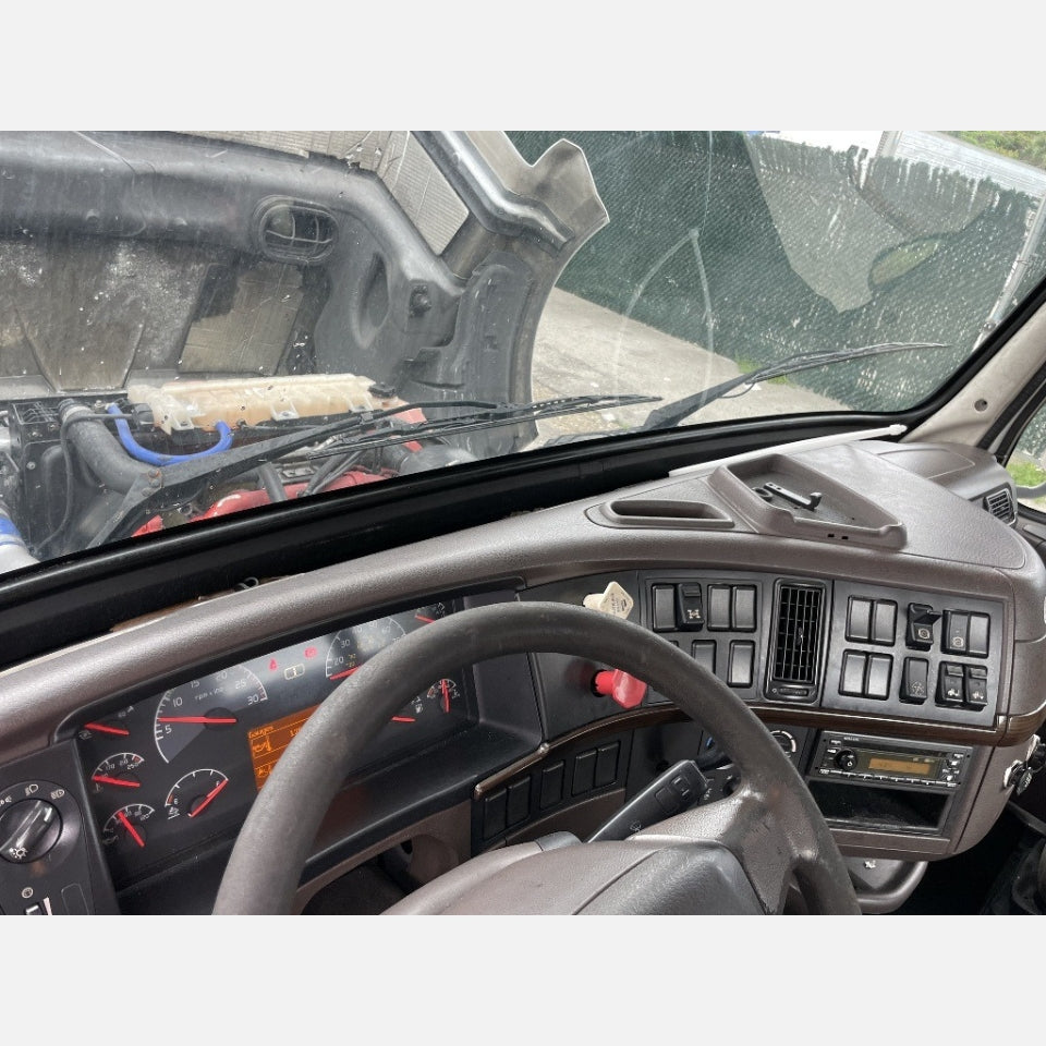 2014 Volvo VNL Cummins ISX15 400HP 6 Cyl Day Cab Truck For Sale - hdengines.com