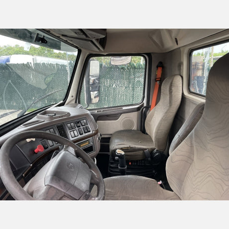 2014 Volvo VNL Cummins ISX15 400HP 6 Cyl Day Cab Truck For Sale - hdengines.com