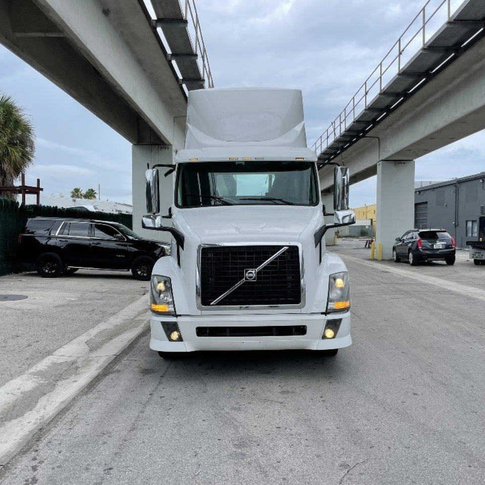 2014 Volvo VNL Cummins ISX15 400HP 6 Cyl Day Cab Truck For Sale - hdengines.com