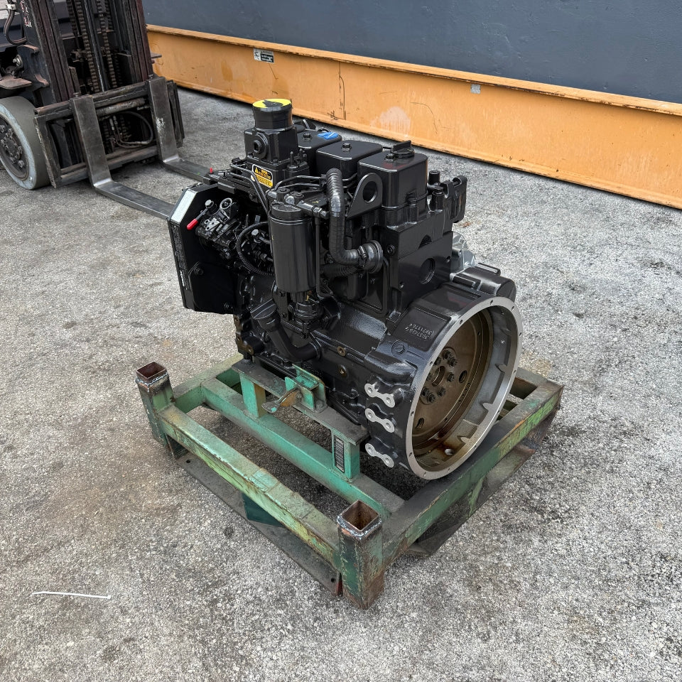 New 2008 Komatsu SAA4D102E-2 Industrial Diesel Engine 46853932, 4.5L, 80HP Tier 2