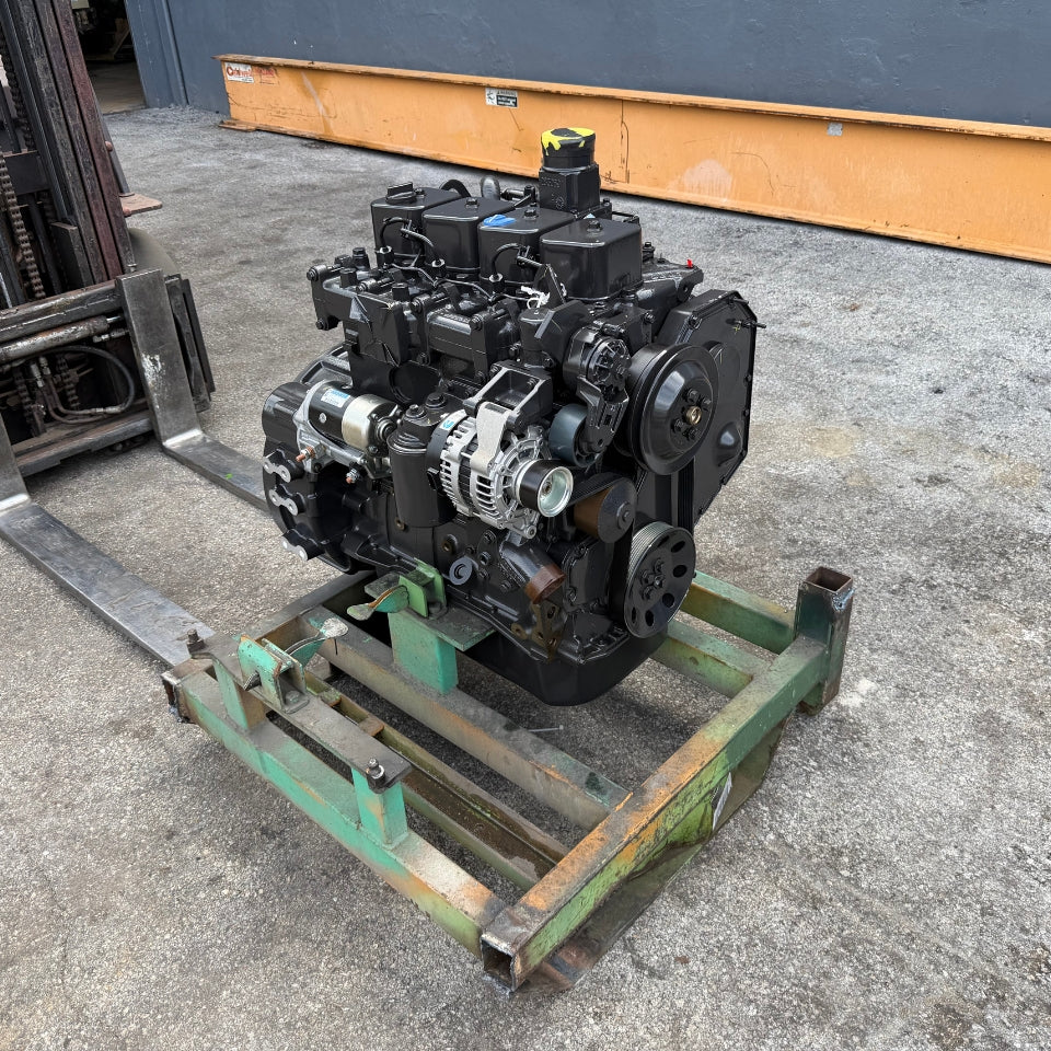 New 2008 Komatsu SAA4D102E-2 Industrial Diesel Engine 46853932, 4.5L, 80HP Tier 2